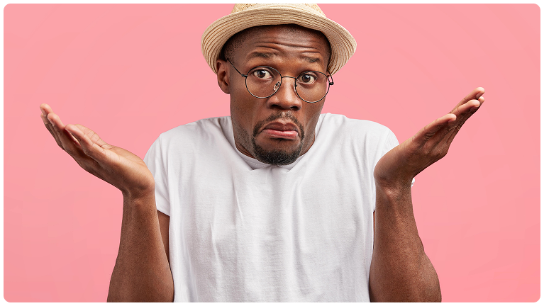 Image d'un monsieur qui ne sait pas quoi choisir entre un cabinet dentaire et un hôpital à Douala